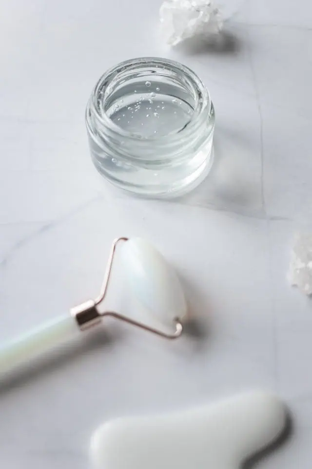 Premium natural jade facial massage tools—roller and gua sha—designed for ergonomic comfort and lymphatic drainage